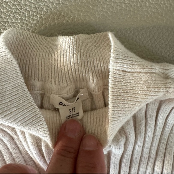 Garage Cream Stretchy Ribbed Knit Top sleeveless mock neck women’s Small - Picture 3 of 4